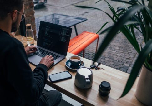 Flexible working models in IT outsourcing: Advantages over more traditional forms of employment